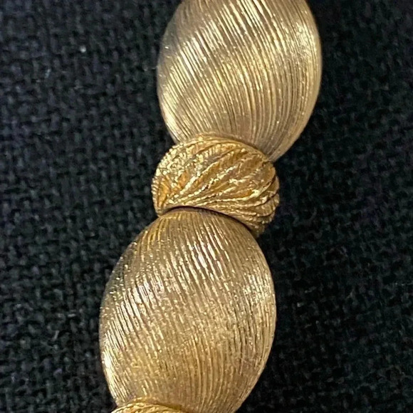 RARE ALICE CAVINESS NECKLACE AND MATCHING CLIP ON EARRINGS. 😍 - Picture 4 of 10